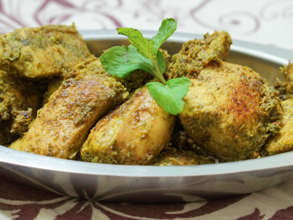 a bowl of dum pukht chicken