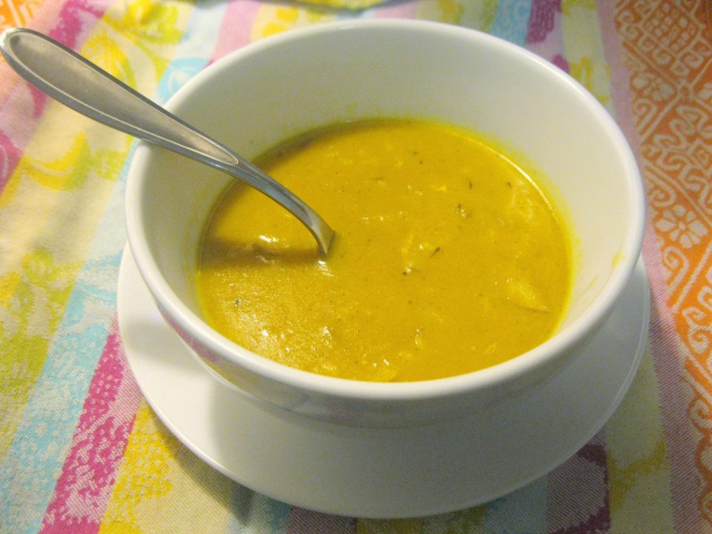 a bowl of mulligatawny soup