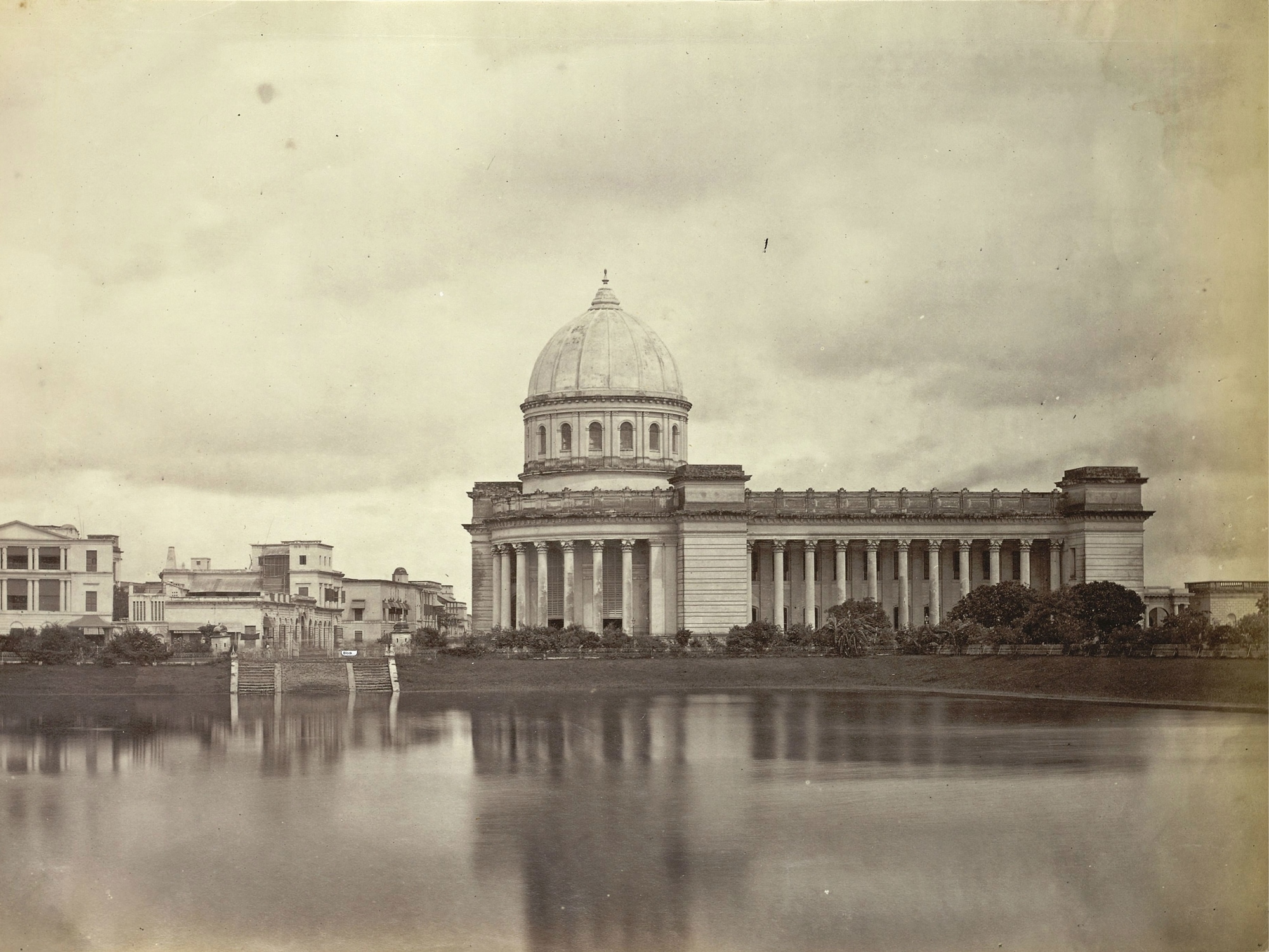 the calcutta post office from across the tank